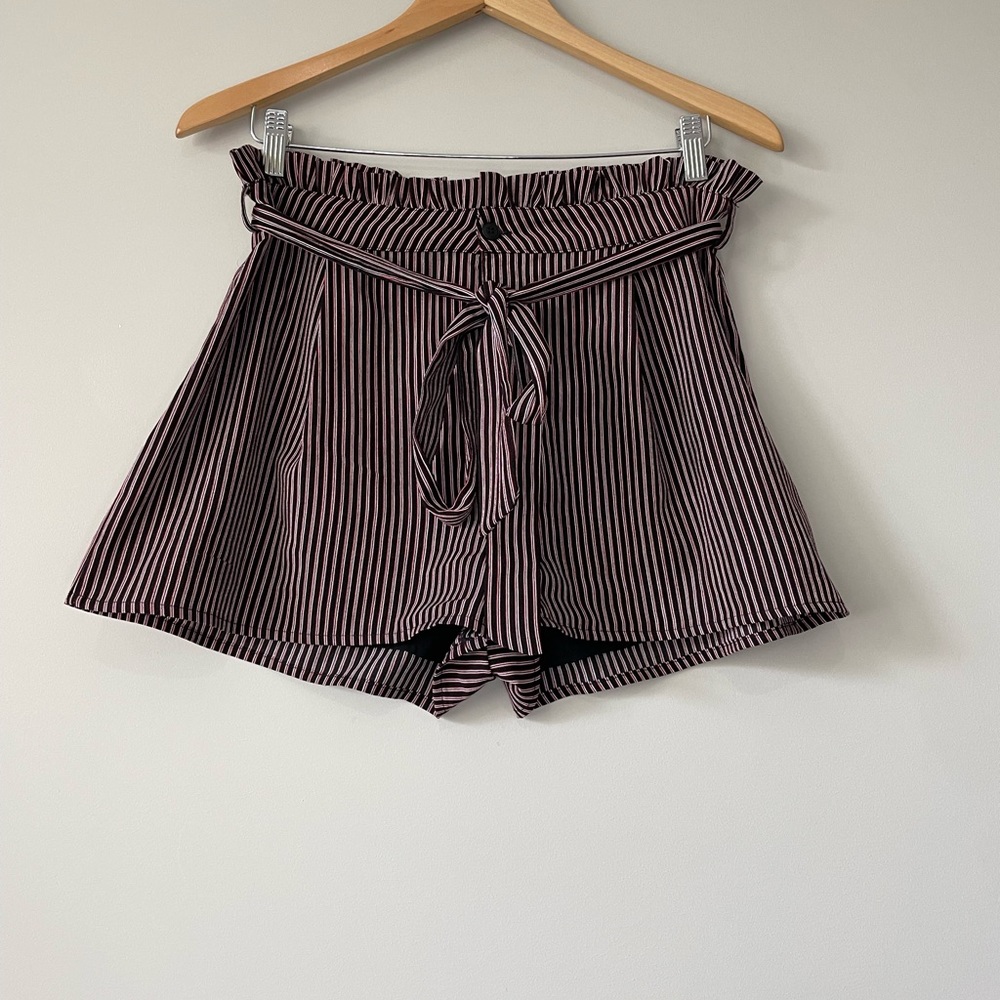Green Eyed Girl pin striped tie waist high waist dress shorts medium